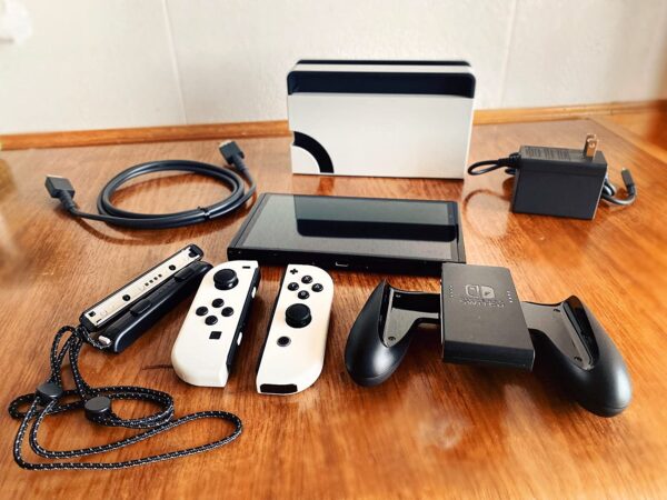 OLED Model w/White Joy-Con